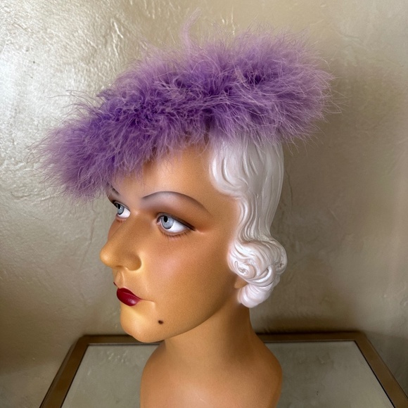 REFINED 1940s' PURPLE FELT CAP WITH LAVENDER FEATHER TRIM - Picture 3 of 12